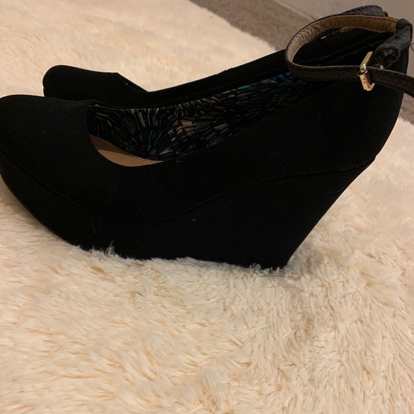 Black Wedges with ankle straps - Picture 6 of 8